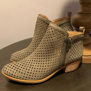 Brand new, Never worn, Womens Lucky Brand Basel3 Booties